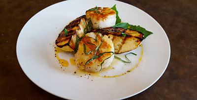 Image of Grilled Scallops with Grilled Apples and Honey Drizzle